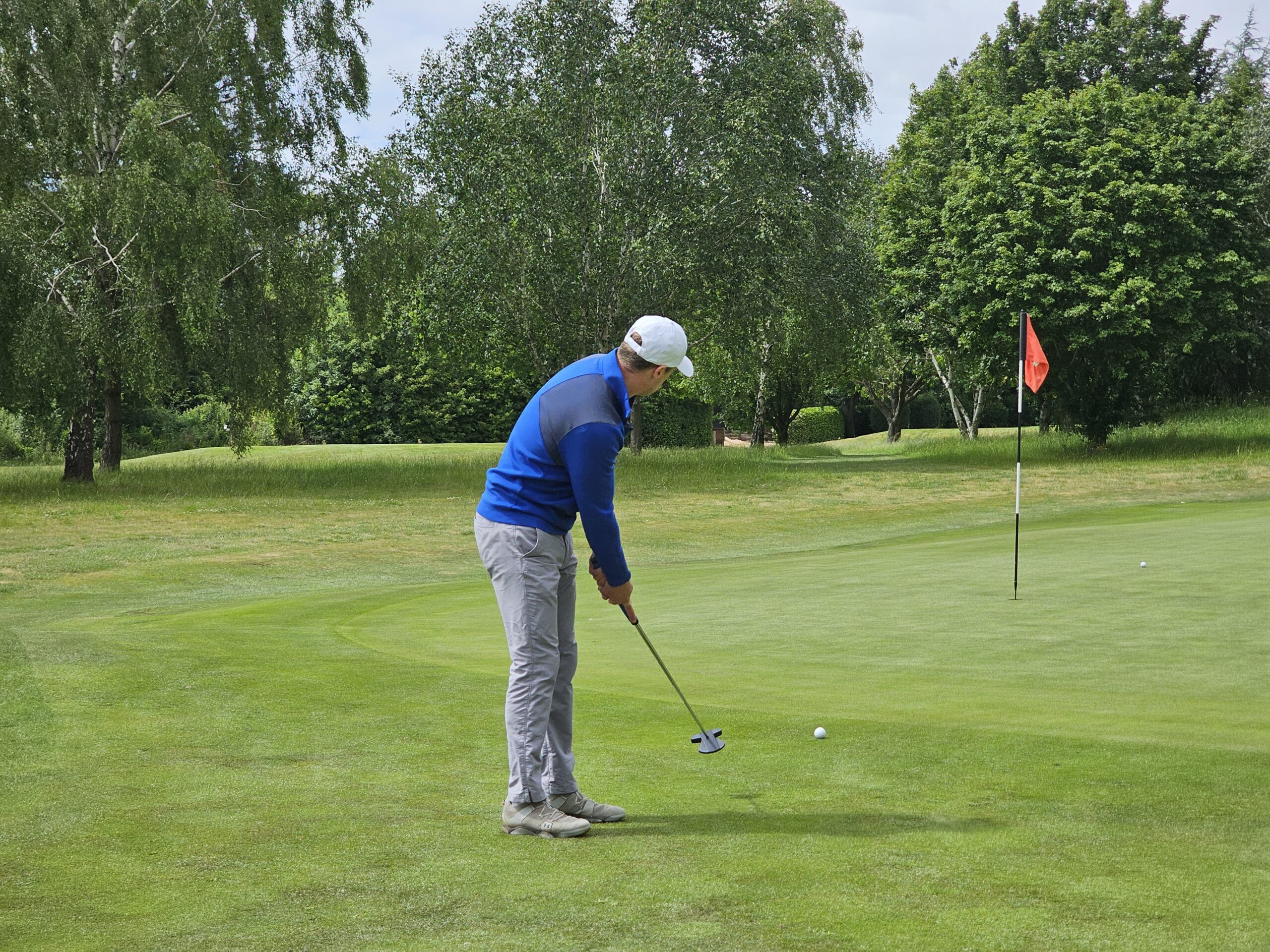 Putting towards the flag